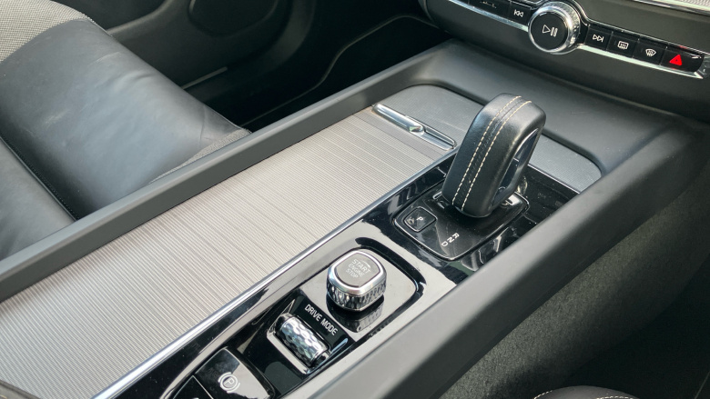 Volvo Xc60 2.0 B5P [250] R DESIGN Pro 5dr AWD Geartronic Petrol Estate